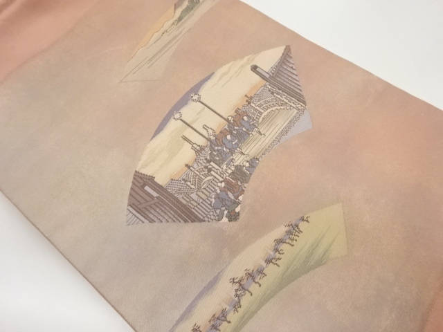 地紙に山・街並み・時代人物模様織出し名古屋帯